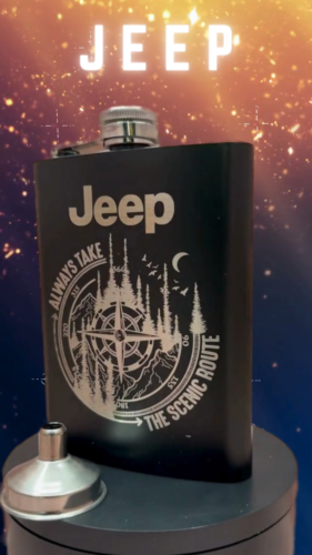 Jeep-Scenic Route schwarz Edelstahl 8 Unzen Hüftkolben + Trichter lasergraviert - Video 1 von 1