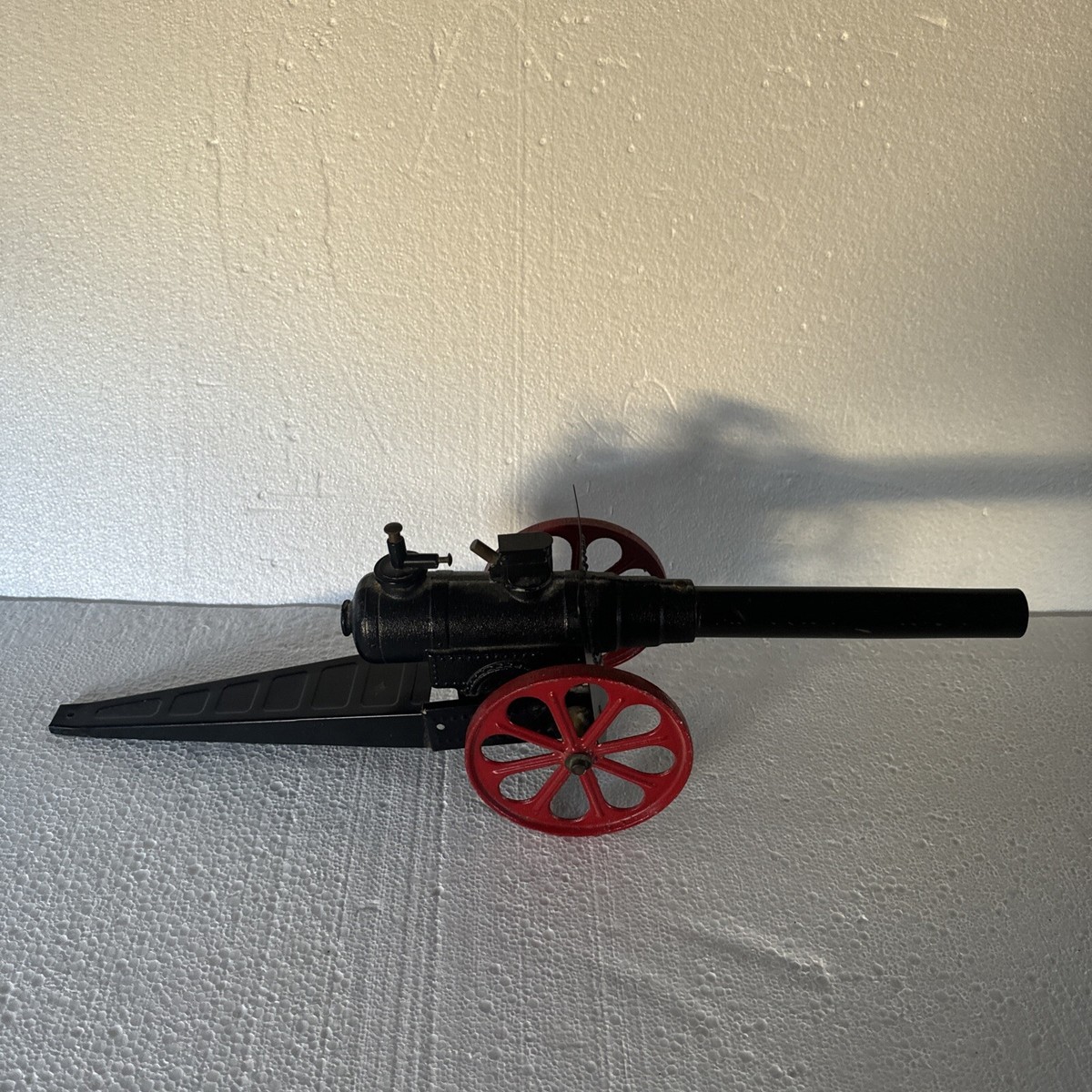VINTAGE HUGE BIG BANG CANNON w/16