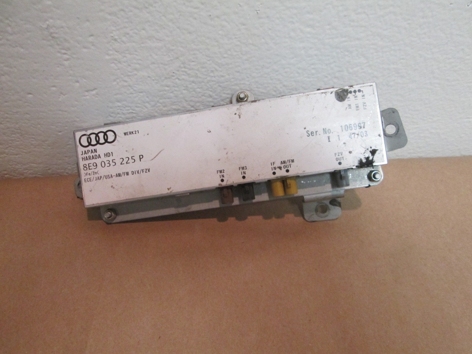 Lamborghini Gallardo - AM/FM Antenna Amplifier  # 8E9035225P