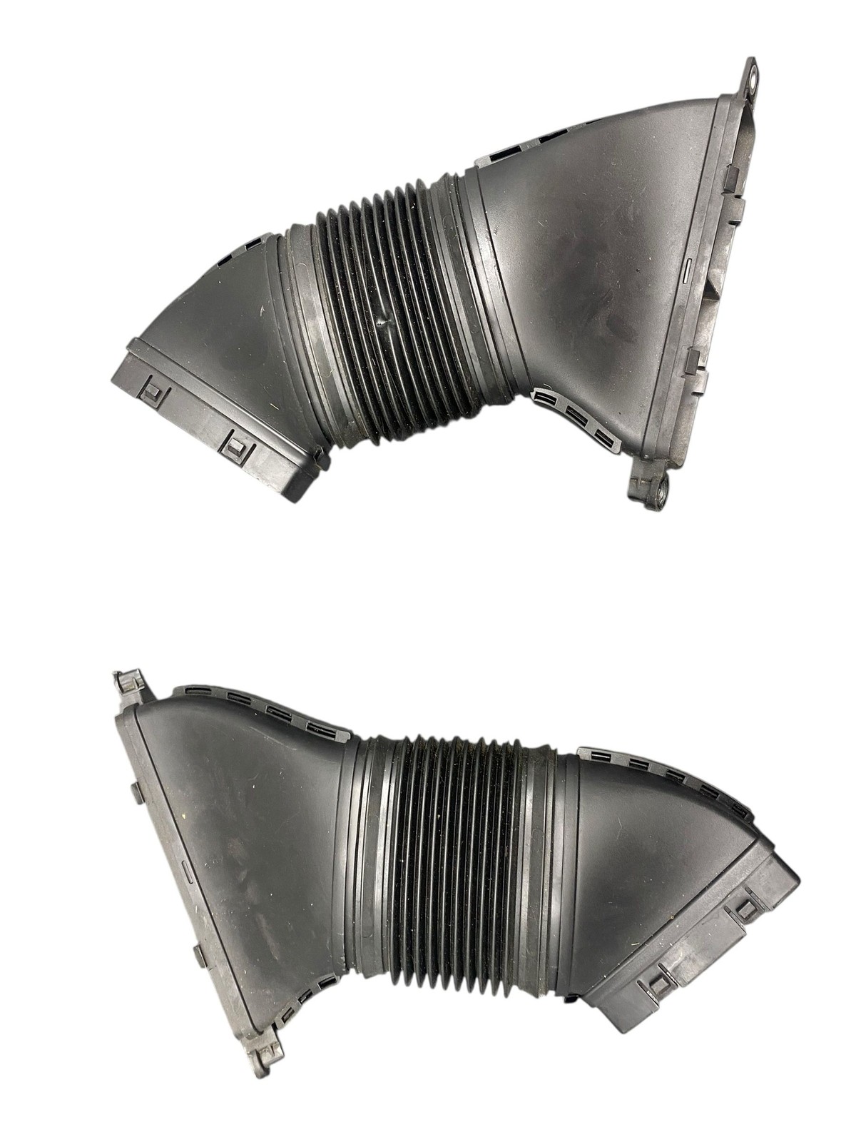 2017-2020 Maserati Levante M161 3.0l Front RH & LH Pass Air Intake Duct Pipe (2)