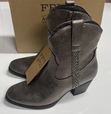 Bronze Western Boots Womens 7.5 Frye And Co. Booties Daxx