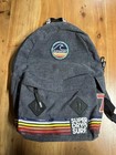 Superdry Rucksack Surf Co. Coastal Division – Grau / Regenbogenstreifen