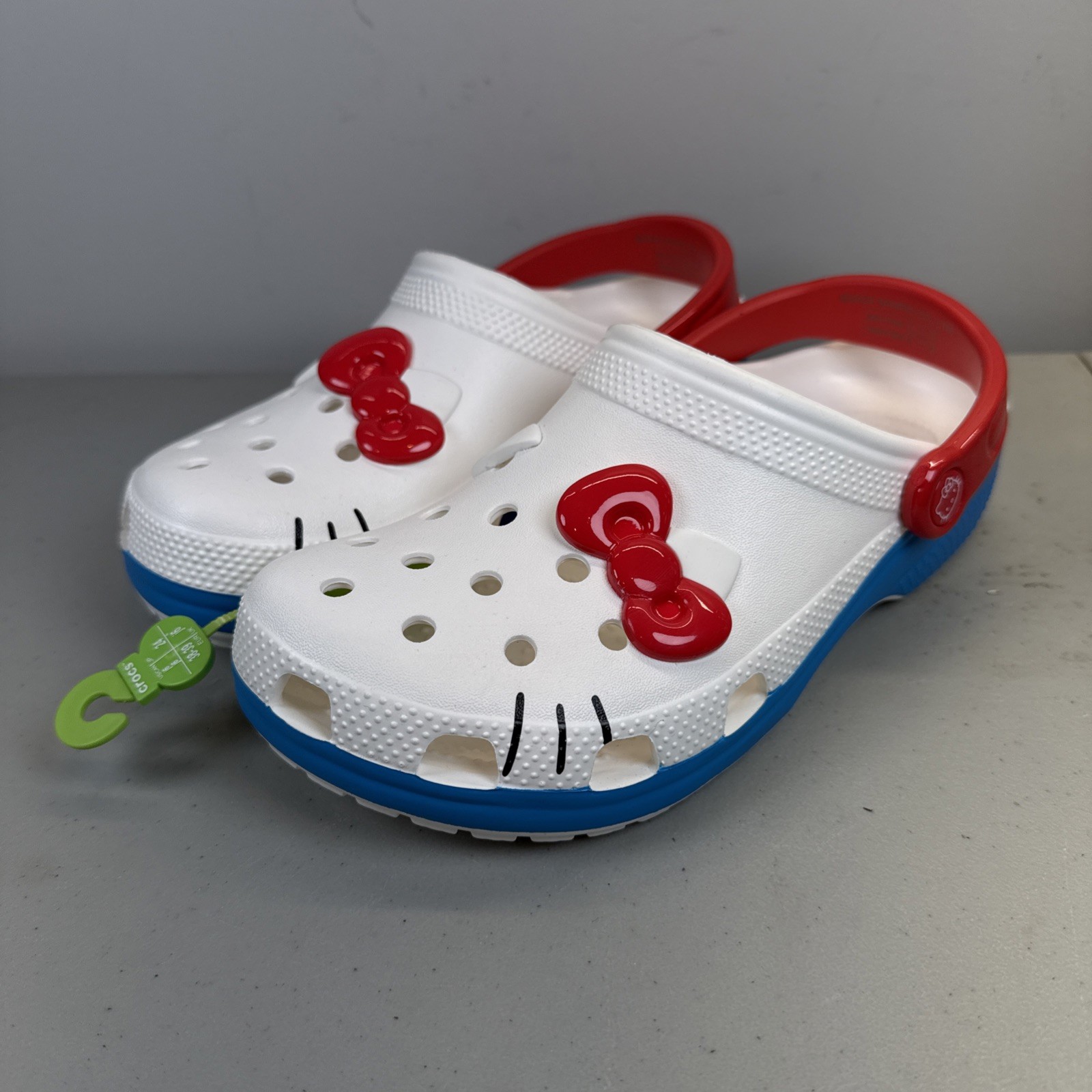 Crocs Hello Kitty Classic Clogs 50th Anniversary 2024 Junior Size 6 White Red