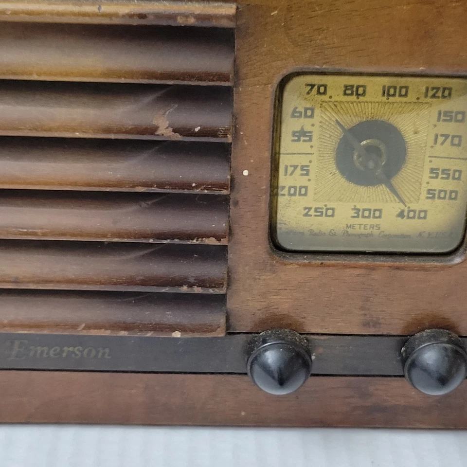 Radio de mesa tubo de madera Emerson vintage con gabinete de madera Ingraham 1938 # AX 1948883 Foto 2 de 4