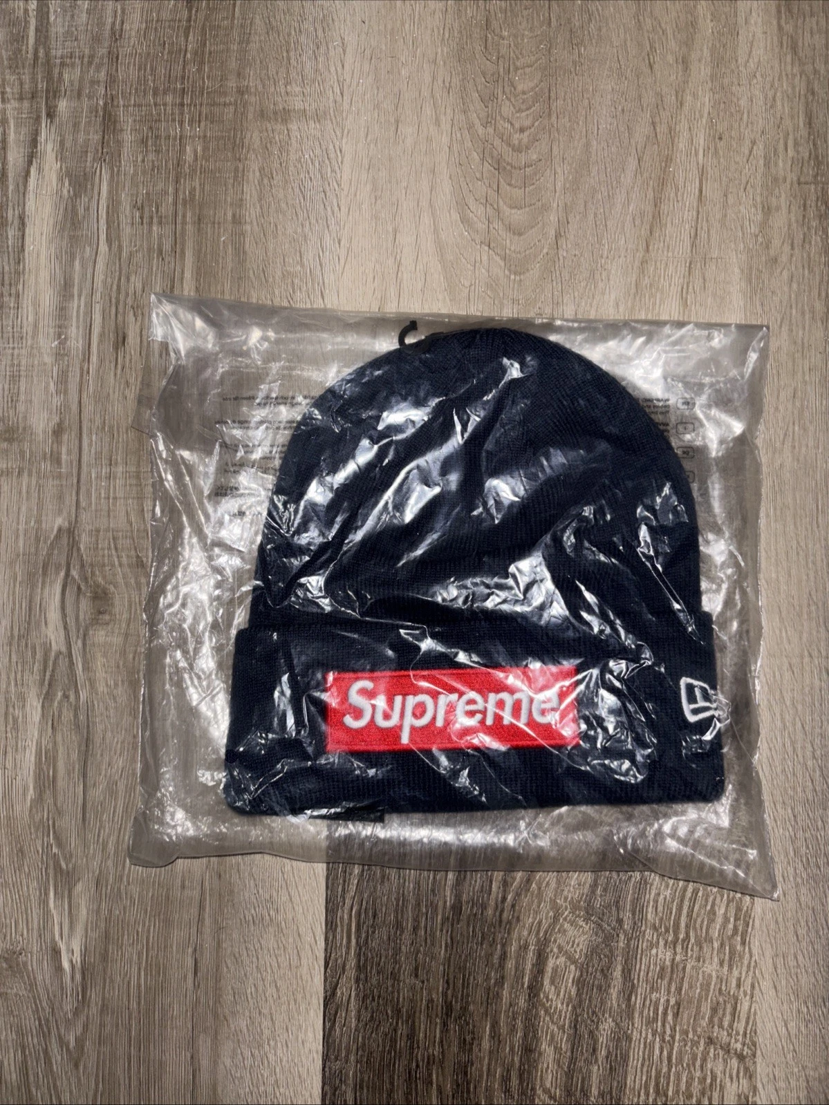 Neuf avec étiquette Supreme New Era Box Log Beanie FW24 OS Navy LIVRAISON GRATUITE !