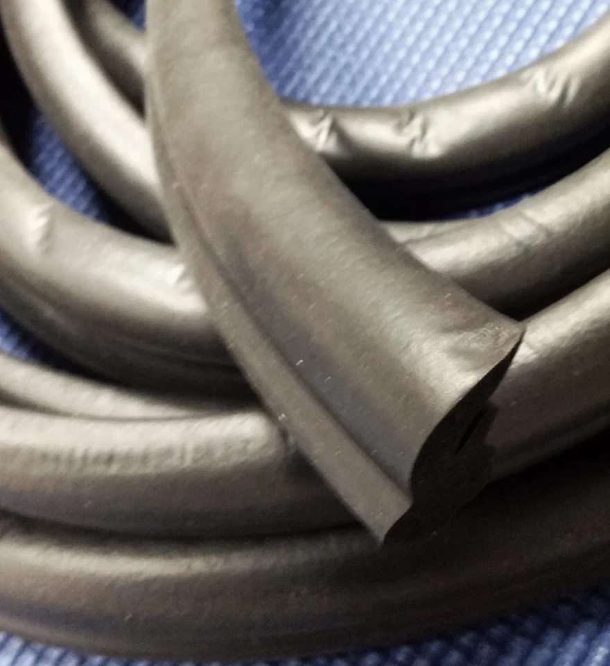 1962- 1970 FORD FALCON FAIRLANE GALAXIE - LINCOLN CONTINENTAL REAR TRUNK SEAL - Image 3 of 3