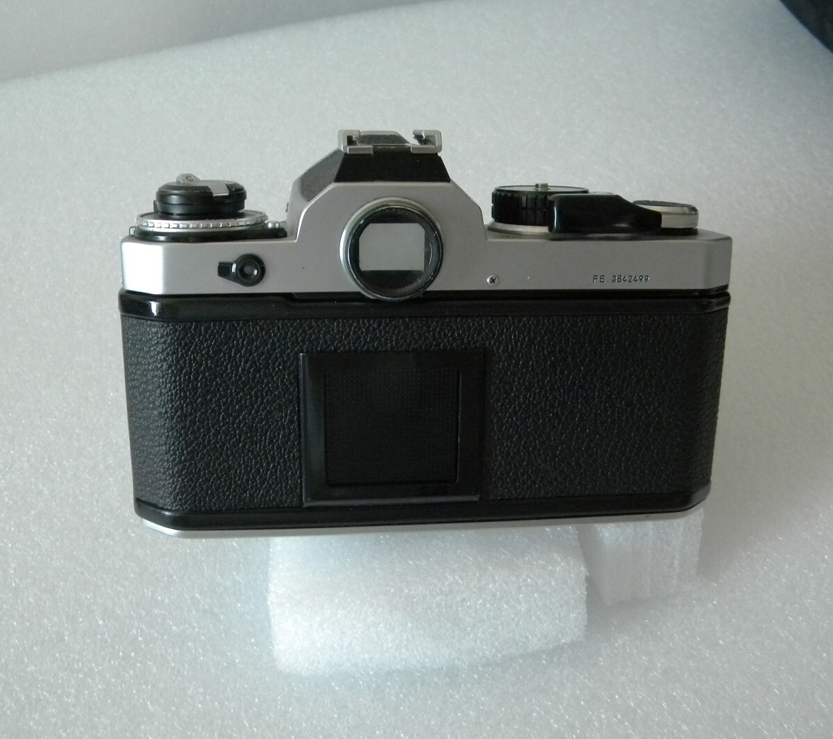 Silver Nikon FE camera , 3 lenses , Nikon SB18 flash + Nikon name