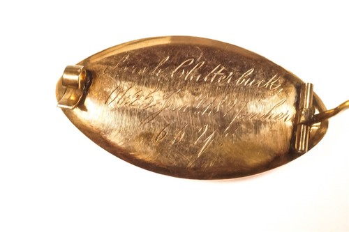 ANTICA SPILLA DA LUTTO INGLESE IN ORO 9K OBELISCO CAPELLI CLUTTERBUCK 1827  - Foto 4 di 5