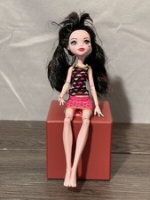 Monster High Draculaura Doll 11' Tall Preowned Very Good Condition