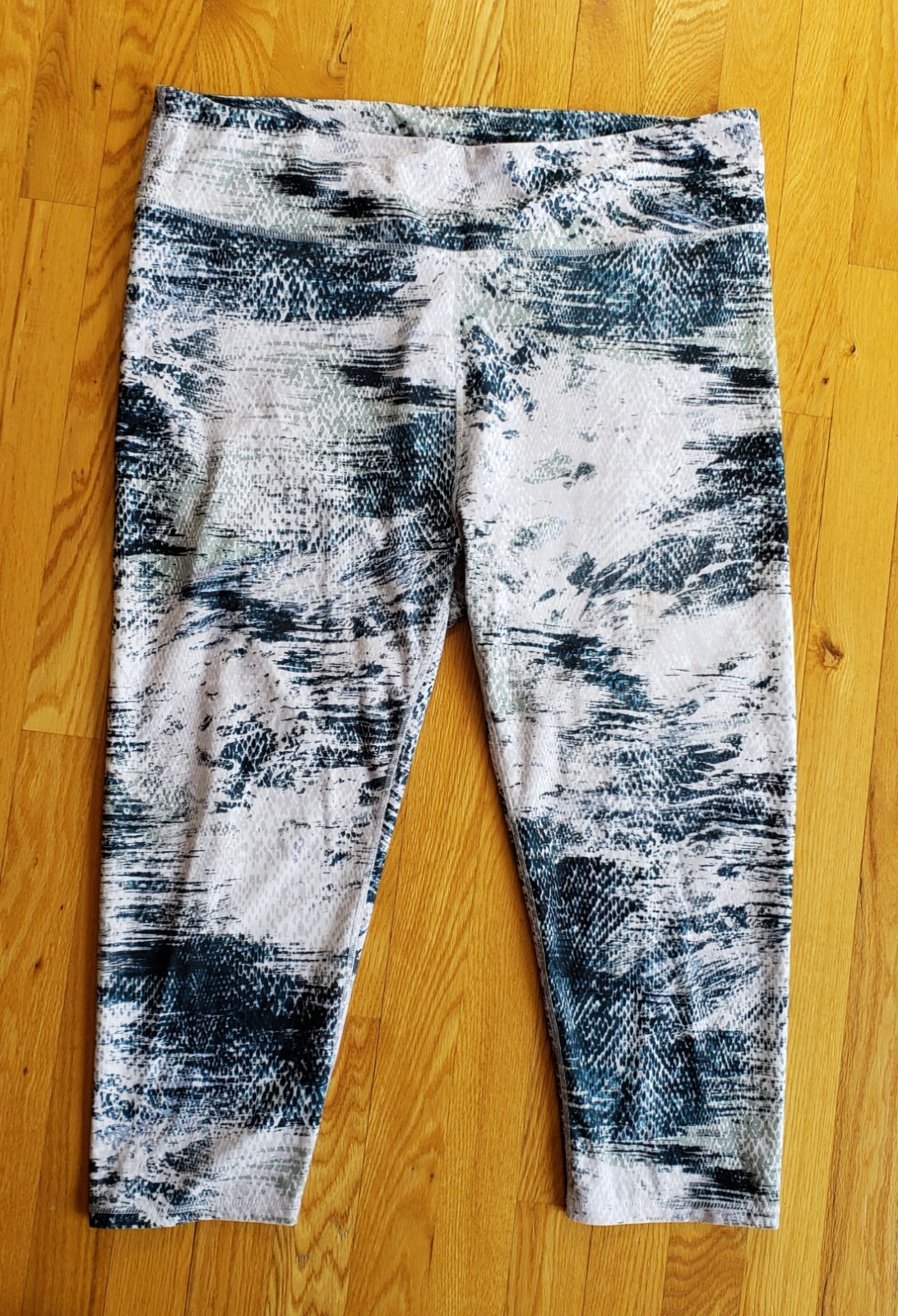FABLETICS blue white fish scale geometric stretch… - image 1