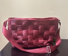 Harvey s Seatbelt Diaper/messenger Bag red