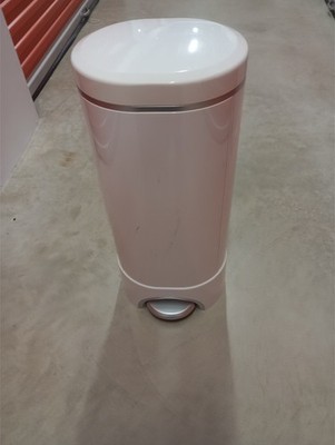 Munchkin  STEP  Diaper Pail Powered by Arm & Hammer, #1 in Odor Control