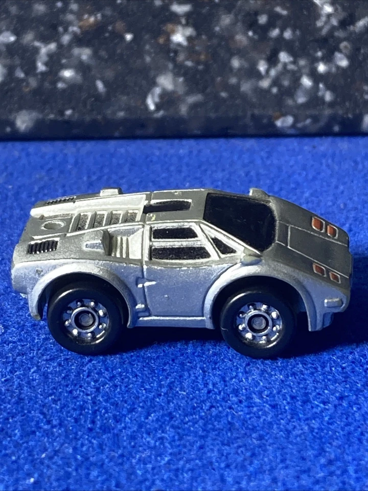 Falta alerón Micro Machine 1988 plateado Lamborgini Foto 4 de 4