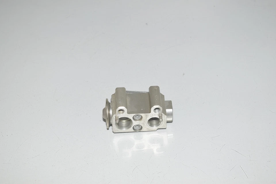 BMW F26 X4 F25 Expansion Valve R1234YF 6823978 - Image 3 of 4