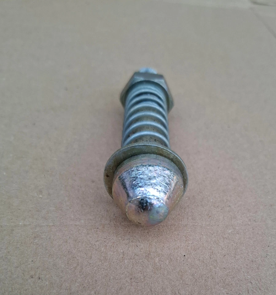 Wartburg 311 / 312 / 313 pernos de cierre capó vintage Foto 3 de 3