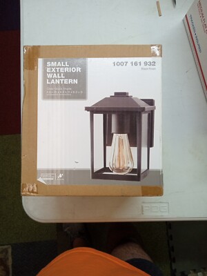 Private brand  1-Light Black Hardwired Outdoor Wall Light/Clear Glass Nib