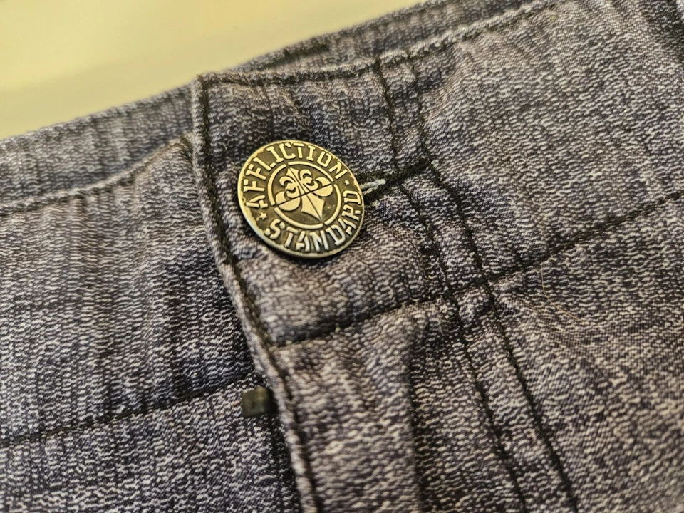 Pantalones Cortos Affliction Para Hombre 42 Bordados Azul Ligeros 101BS105  Foto 3 de 4