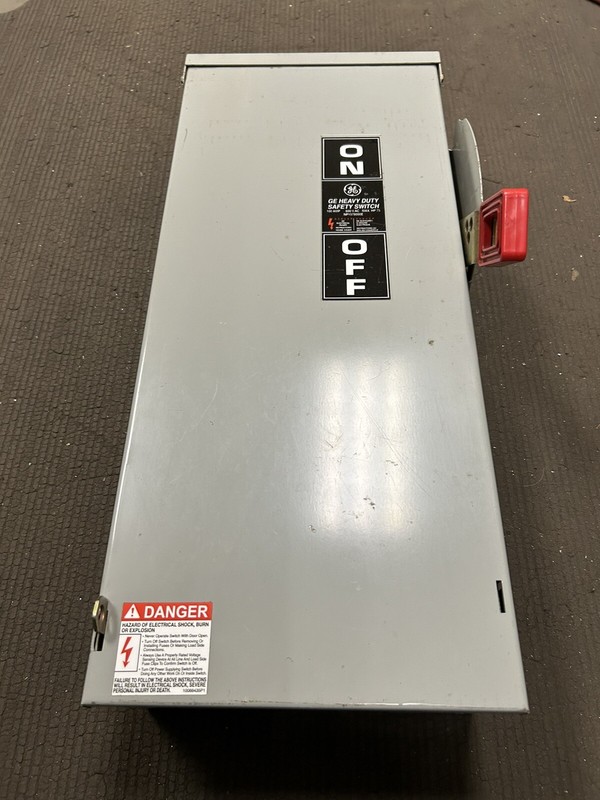 General Electric,TH3363R,Disconnect Safety Switch Model 10 100A 600VAC