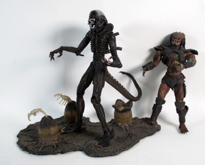 SF・ファンタジー・ホラー Transforming Action Set AILENS PREDATOR Amazon.com: McFarlane Toys Movie Maniacs Series 5 Deluxe