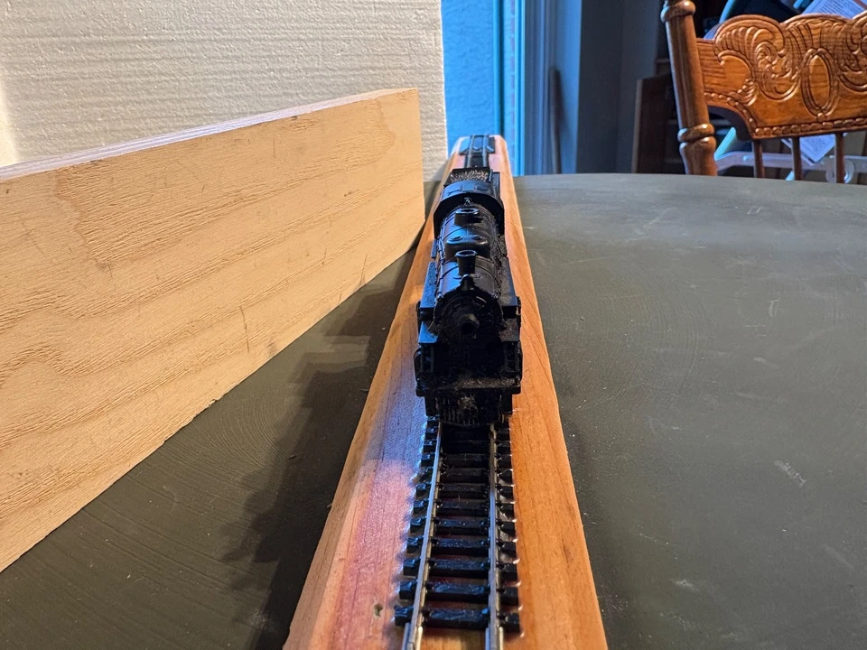 N Scale Rivarossi AT&SF “Mikado” 2-8-2 & Tender # 102 (25-851) - Image 3 of 4