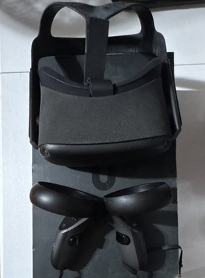 Oculus quest 2 VR Headset Black with Controllers and Original Box