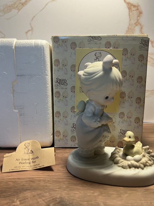 1991 Precious Moments An Event Worth Wading For #527319 Girl with Duck w/ Box