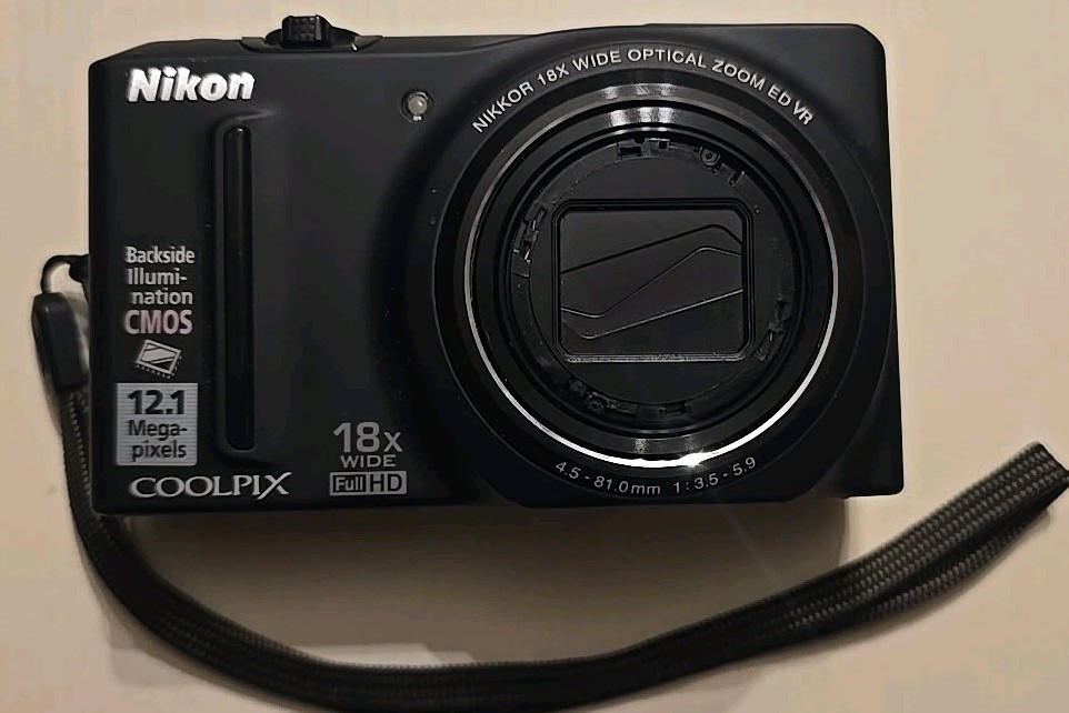 Nikon Coolpix S9100 12.1MP Black Digital Camera 18X Wide Zoom