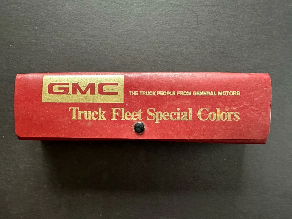 Folleto de ventas de concesionarios colores especiales flota de camiones GMC originales astillas de pintura Foto 2 de 4