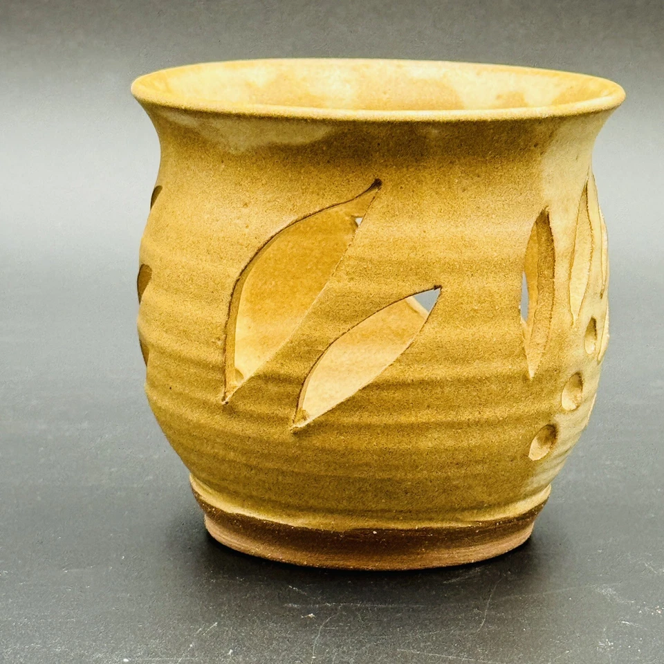 Soporte de luz de té hecho a mano de cerámica de arte de estudio recorte diseño de hojas florales luminaria Foto 3 de 4