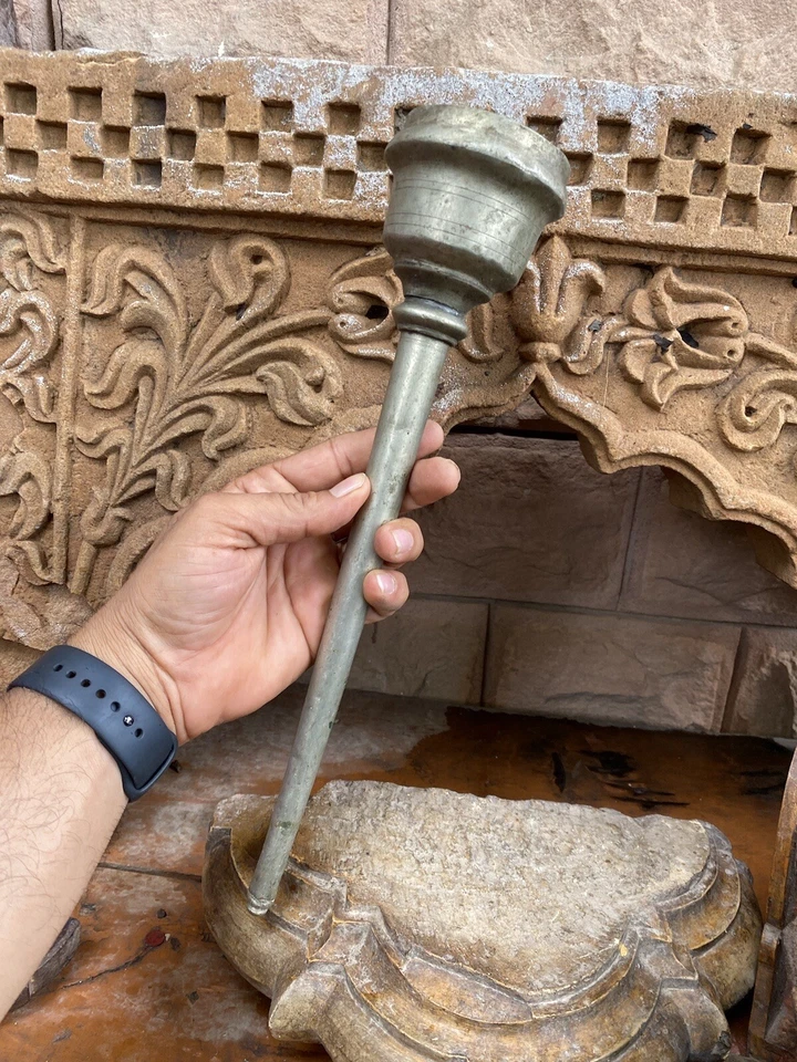 Antiguo mango batidor volador de latón plateado antiguo templo jainista Foto 2 de 4