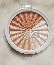 OFRA X Nikkietutorials Highlighter - Everglow 