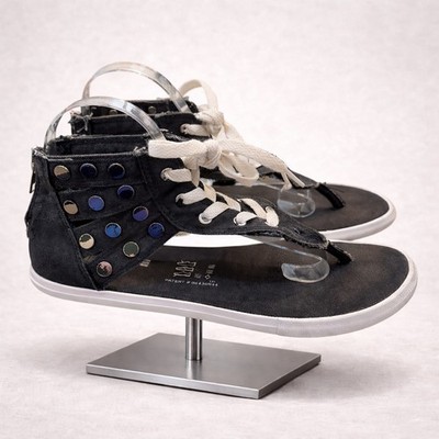 Converse Chuck Taylor All Star Women s Black Studs Zipper Thong Sandals 8 