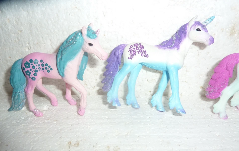 Lot Of 4 Schleich Unicorns & Pegasus Mythical Animal Figures S-1 - Image 2 of 3