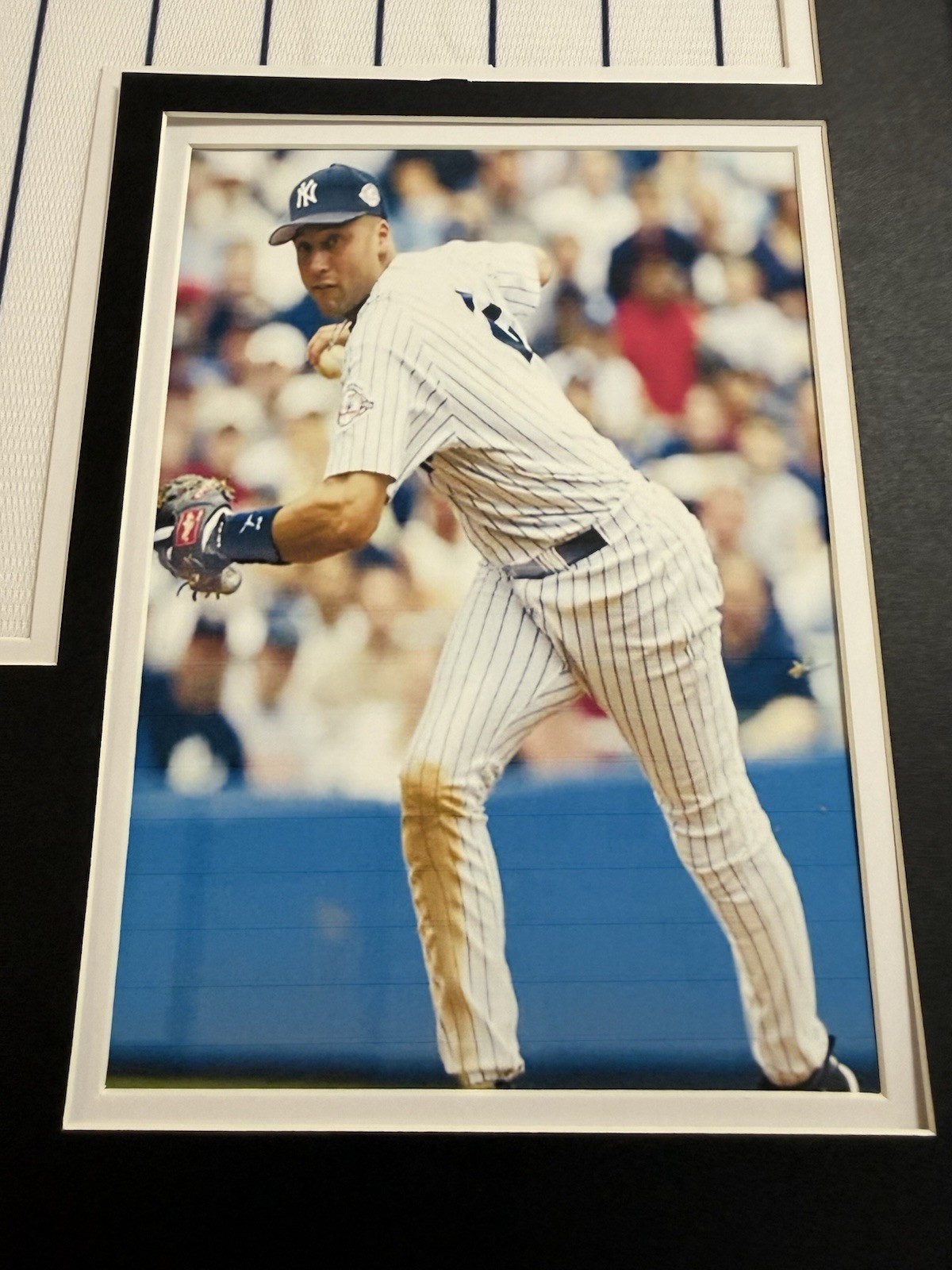 Derek Jeter Signed New York Yankees Jersey PSA/DNA Authenticated Custom Framed view 4