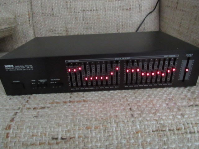 Yamaha Ge-30 Natural Sound 10 Band Graphic Equalizer With