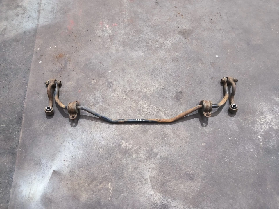 Barra estabilizadora trasera antivuelco Nissan X-Trail Tekna T31 2.0 D 2012 RHD 173 DCI Foto 4 de 4