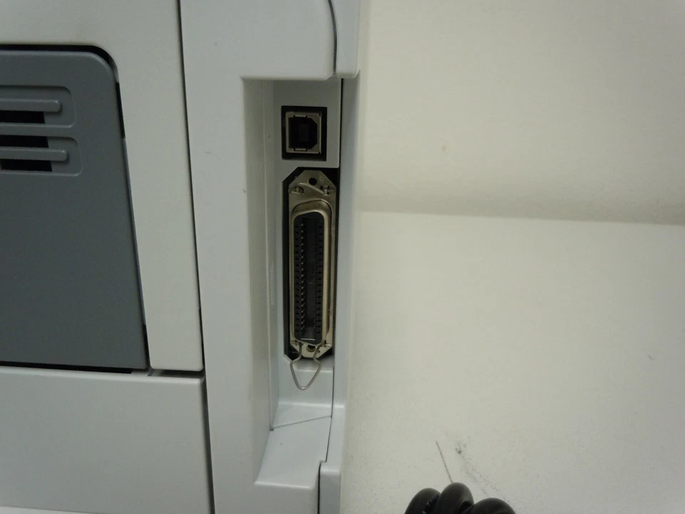 HP LaserJet P2035 Printer + New Compatible 05A Toner Cartridge (USB / Parallel) - Image 3 of 4