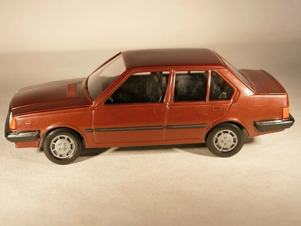 Stahlberg Finlandia Volvo 360 Gle In Plastica 1/20 Raro 21 Cm - Immagine 2 di 4