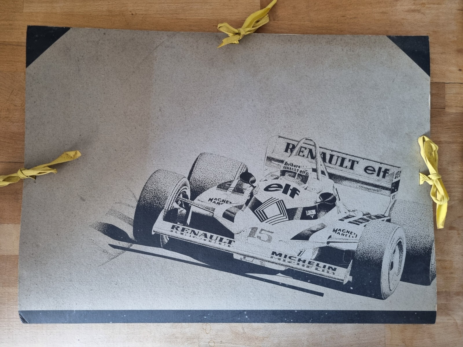 Livre d'art Renault 83 ans de compétition automobile portfolio 36 planches de prestige