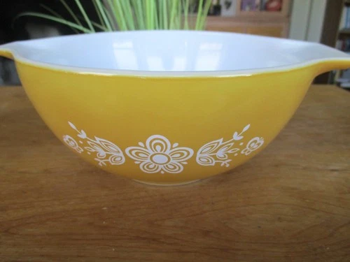 Vtg Mid-Century 1960’s Pyrex Butterfly Gold 1.5Qt #442 Cinderella Mixing Bowl