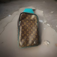 Louis Vuitton Monogram Avenue Slingbag with C...