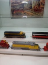 TYCO AND MANTUA HO SCALE DIESEL ENGINES FOR PARTS OR REPAIR SEE DISCRIPTION USED