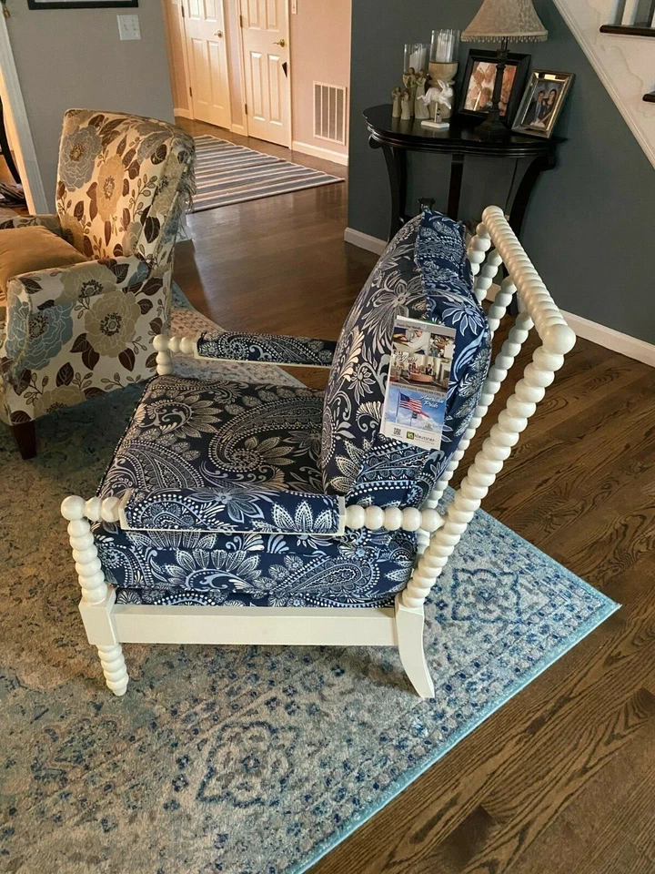Dos muebles Klaussner azul y blanco sillones nuevos $650 en Wayfair Foto 3 de 3