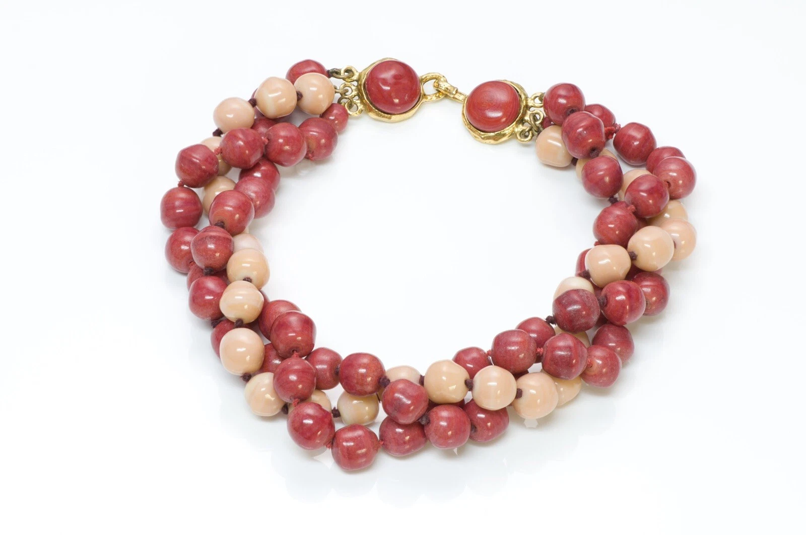 Collana CHANEL anni '70 Gripoix finto vetro corallo 3 fili perline