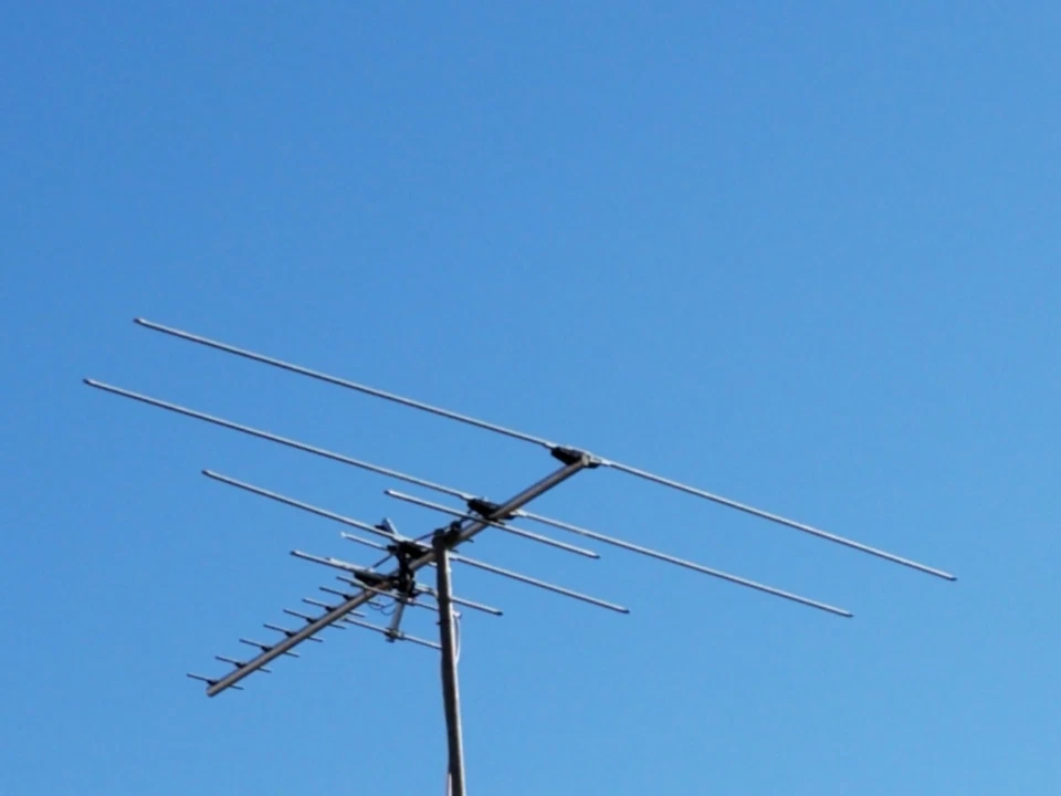 250 Mile Long Range HDTV1080p Outdoes 990 m TV Antenna Digital UHF/VHF FM Radio - Image 4 of 4