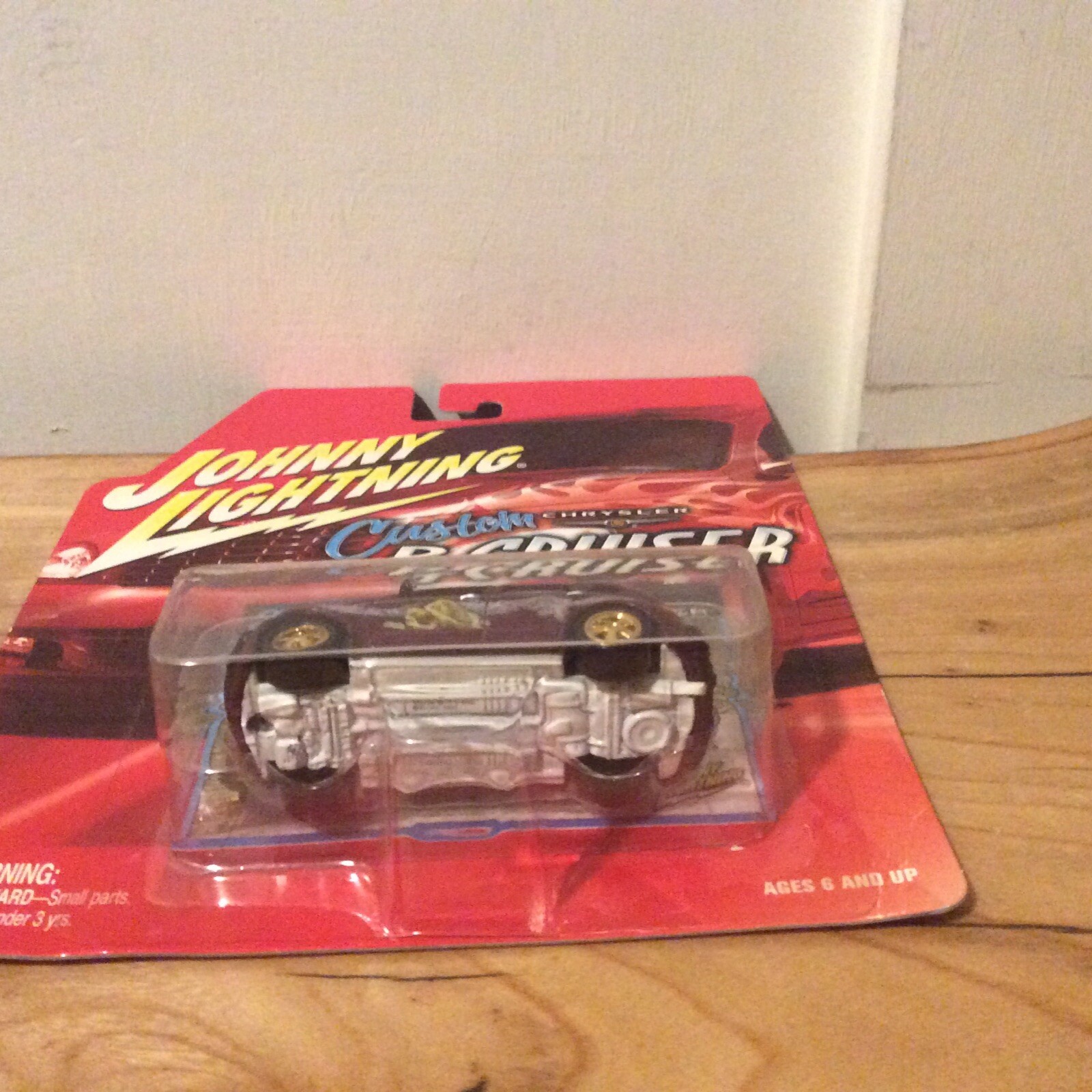 Johnny Lightning White Lightning Custom 2002 Chrysler PT Cruiser Gold