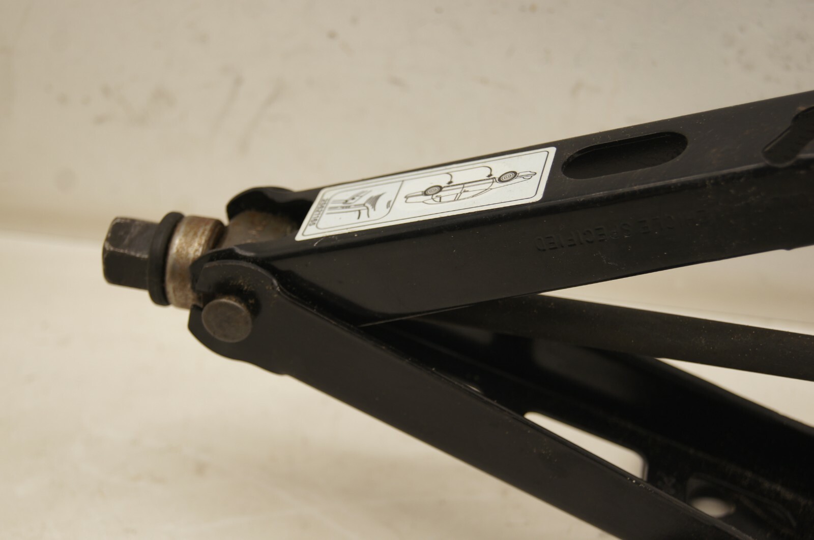 96 97 98 99 Pontiac Boneville Jack / Part Number 25621165  