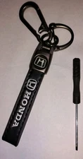 A Black And Chrome Honda Genuine Leather Keychain Ring Carabiner Car Truck Toy