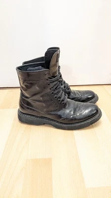 Bottines boots kombat brogue Prada vrai cuir noir vernis vintage luxe rock punk - Photo 1/4