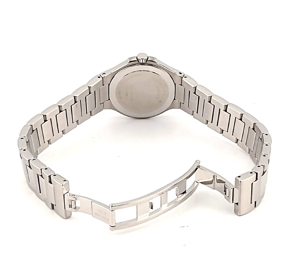 Reloj Movado Ladie's Classic Museum Acero Inoxidable # 01.3.14.1033-Modelo Pantalla Foto 3 de 4